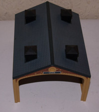 Hornby R504~ Red Brick Double Track Engine Shed ~ OO Gauge Used