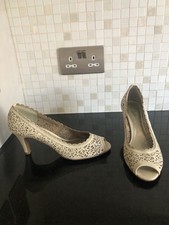 Ladies Lotus shoes Leather size 6 Beige