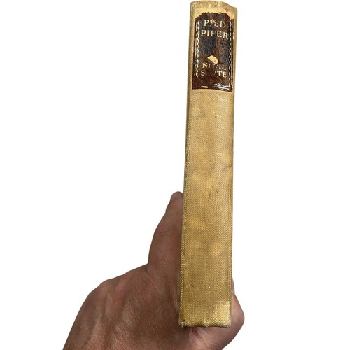 Nevil shute pied piper - pied,