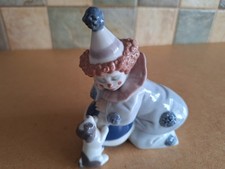 LLADRO FIGURINE OF A PIERROT CLOWN WITH A PUPPY DOG & BALL No 5278  4 1/2 " TALL