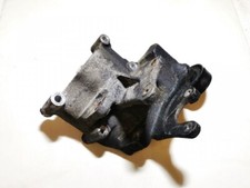 Engine mount bracket and - engine,