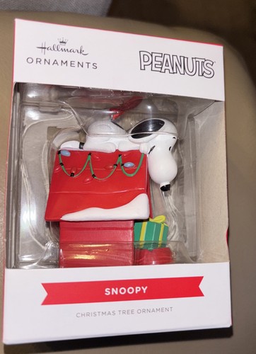 Hallmark snoopy doghouse - on,