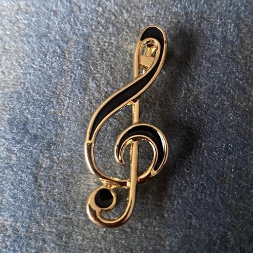 Gold tone metal treble clef - gold,