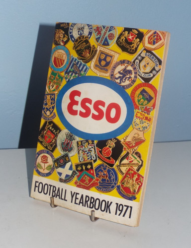 Esso football yearbook 1971 - football,
