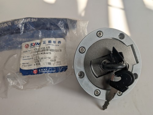 Locking fuel cap - fuel, for