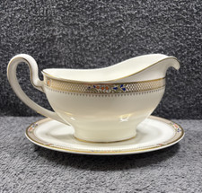 Stunning Gravy boat + Plate -