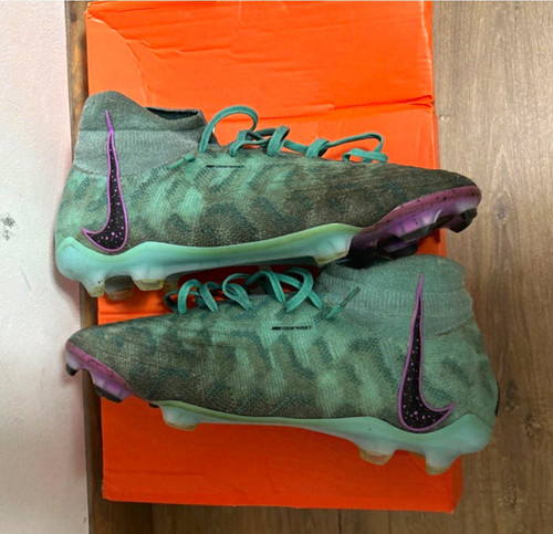 Nike phantom luna football