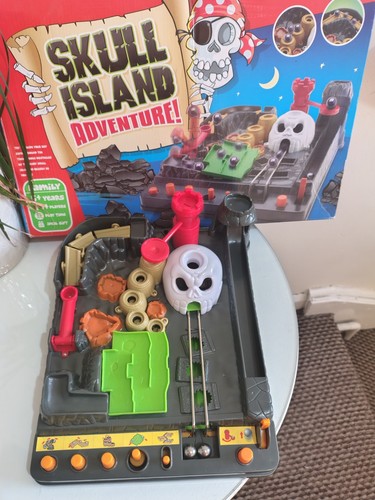 Skull island maze - skull,