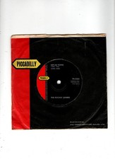 ROCKIN'S BERRIES - HE'S IN TOWN / FLASHBACK. UK 1964 ORIG 7" & CO/SLEEVE. VG+