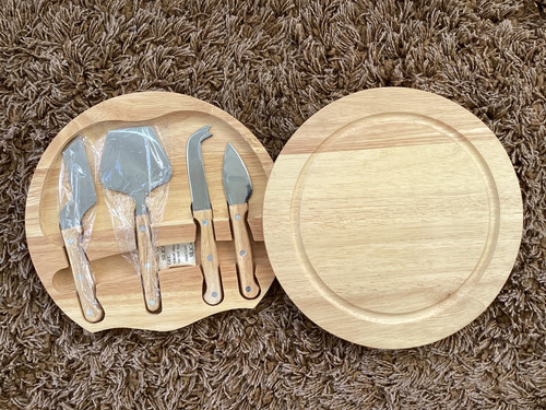 Round wooden cheese board set - round,