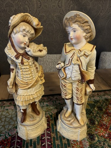 Pair girl and - of,