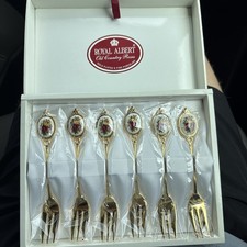 ROYAL ALBERT OLD COUNTRY ROSES