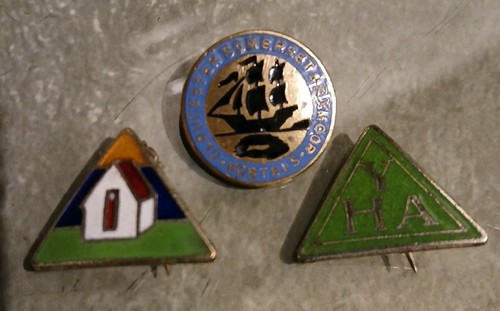 Scarce vintage badge - scarce,