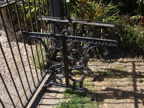 Vintage pair cast iron - 1,