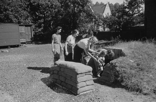 Family queuing enter - to,