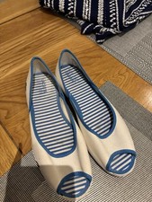 lacoste ladies / girls  slip on casual boat shoes uk  4