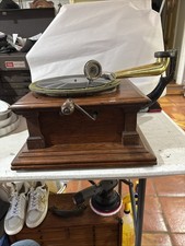 Victor Type D Phonograph Plays