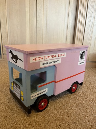 Julip horse box - horse,