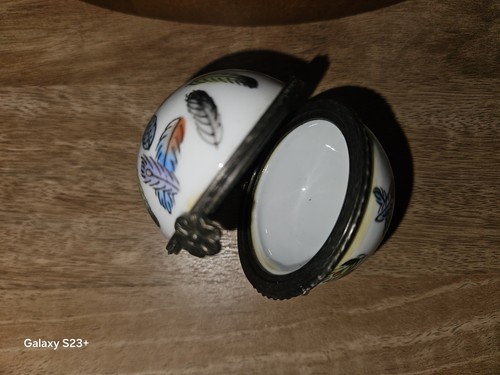 Porcelain trinket box peint - trinket,