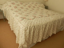 Vintage Bedspread Single Lightly Quilted Deep 21" Frill Ditsy Rose Swags Florals