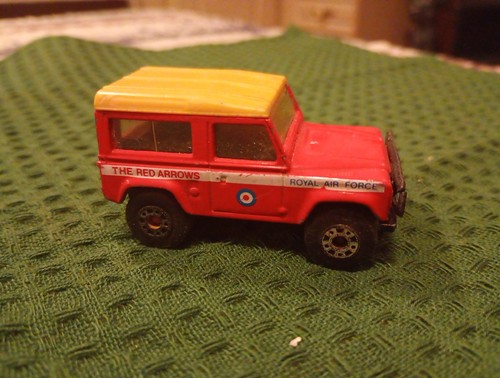 Matchbox land rover defender - land,