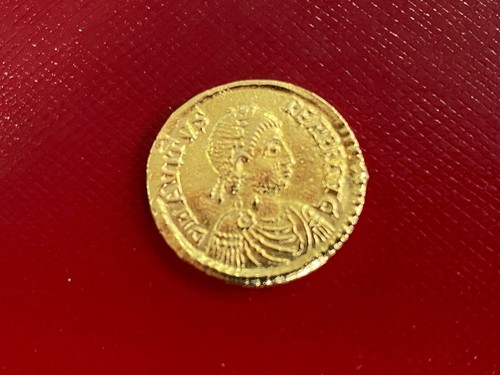 Rare solidus avitus rev - , of
