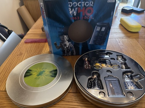 Doctor who corgi 40th - doctor,