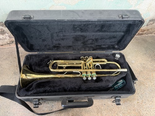 Bach tr300 student trumpet - bb,