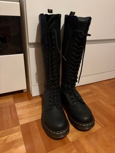 Martens ladies 20 hole - dr.,