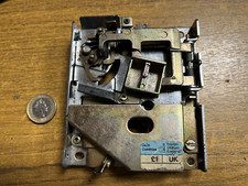 USED NEW STYLE £1 COIN S10