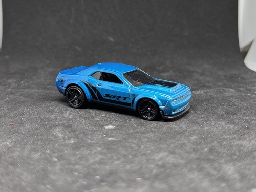 Hot wheels dodge challenger - 18,