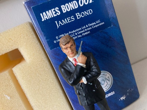 James bond moore - james, corgi