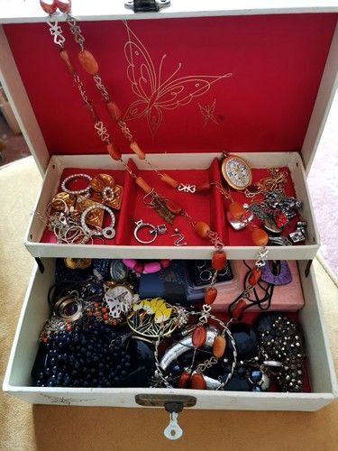 Vintage jewellery box with - vintage,