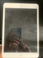 Apple iPad Mini 2 16GB Wi-Fi Tablet 7.9in Silver/White