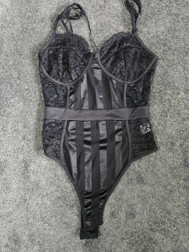 Prettylittlething black lace - black,