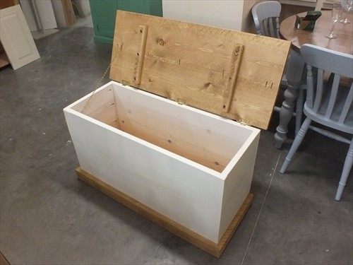 Shabby painted blanket box - painted,