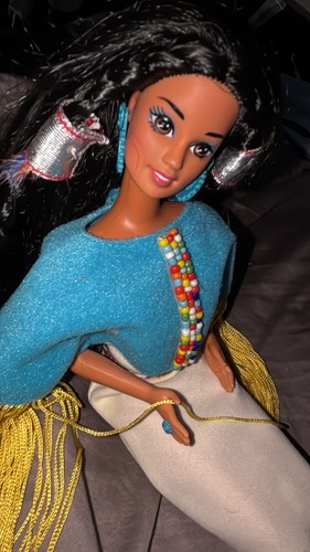 Vintage barbie 1990 native - vintage,