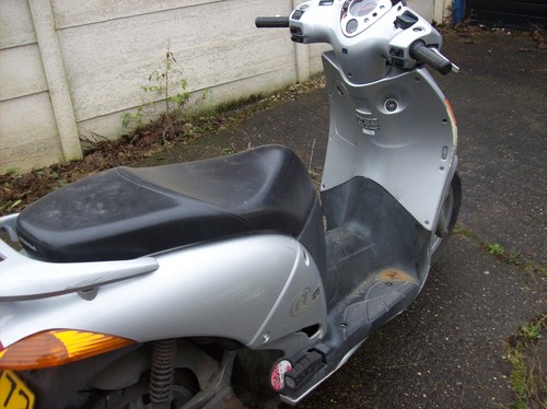 Honda nes 125 - 125, saddle