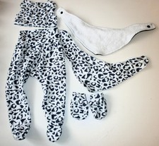 handmade Leopard Print leggings hat mittens 2 x bib set baby 3-6 mths approx