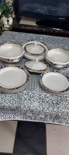 Vintage unamed dinner - vintage, plates