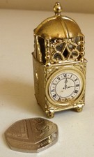 VINTAGE DOLLS HOUSE MINIATURE GOLD TONED METAL LANTERN CLOCK - HEIGHT 6cm