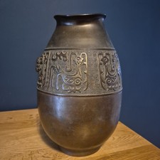 ANTIQUE CHINESE BRONZE VASE (HU VESSEL) WITH TAOTIE MASK DECORATION.