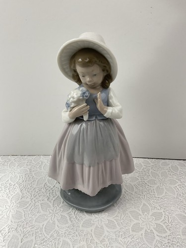Nao lladro 348 - /, girl