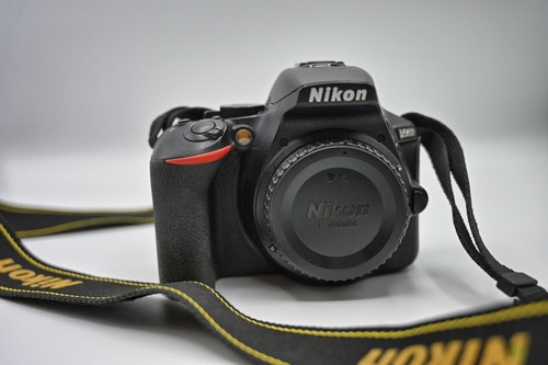 Nikon d5600 2mp dslr camera - dslr,