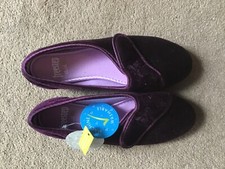 New Freestep dualfit deep purple slippers size 4
