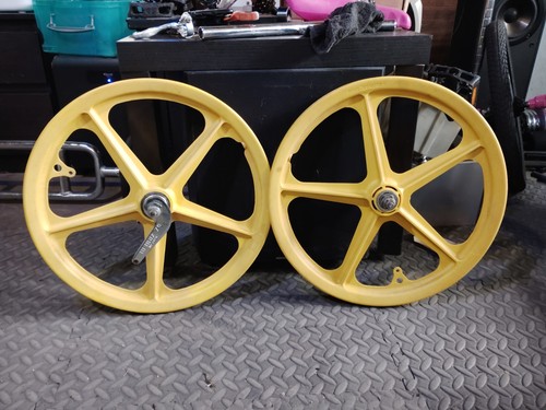 Yellow troxel trackmaster - yellow,