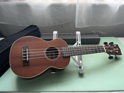Wooden brown ukelele - ukelele, case