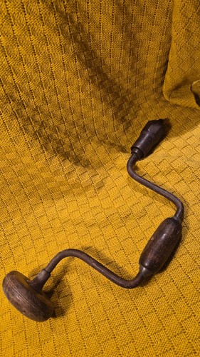 Vintage working hand drill - working,