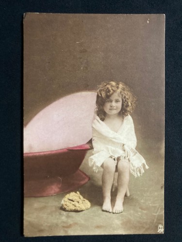 Girl bathtime vintage - girl's,