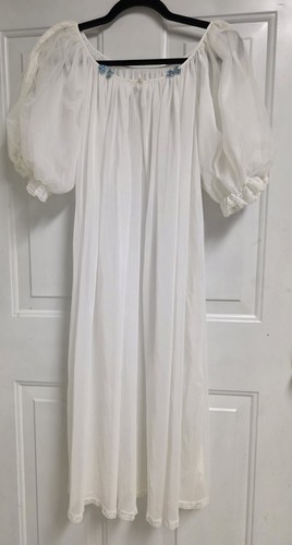 Vtg white peignoir nightgown - peignoir,